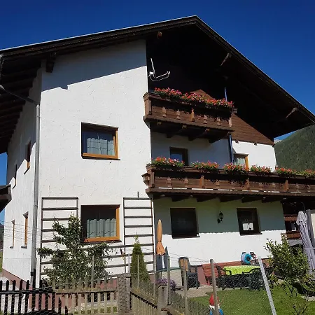 Апартаменты Dominik Нойштифт-им-Штубайталь